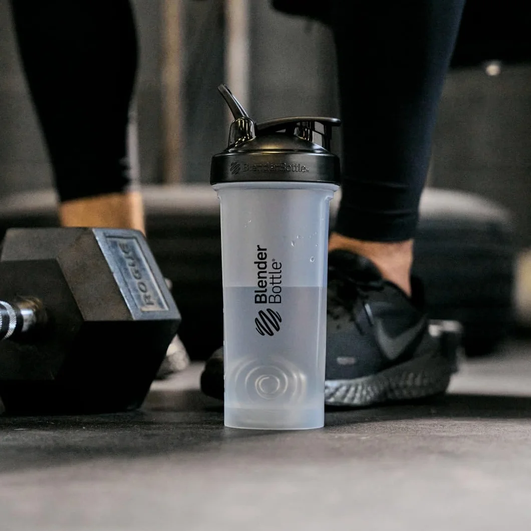 BlenderBottle Classic V2 Shaker-Flasche mit Edelstahlkugel, perfekt für Protein-Shakes, spülmaschinengeeignet, 830ml, klar/schwarz