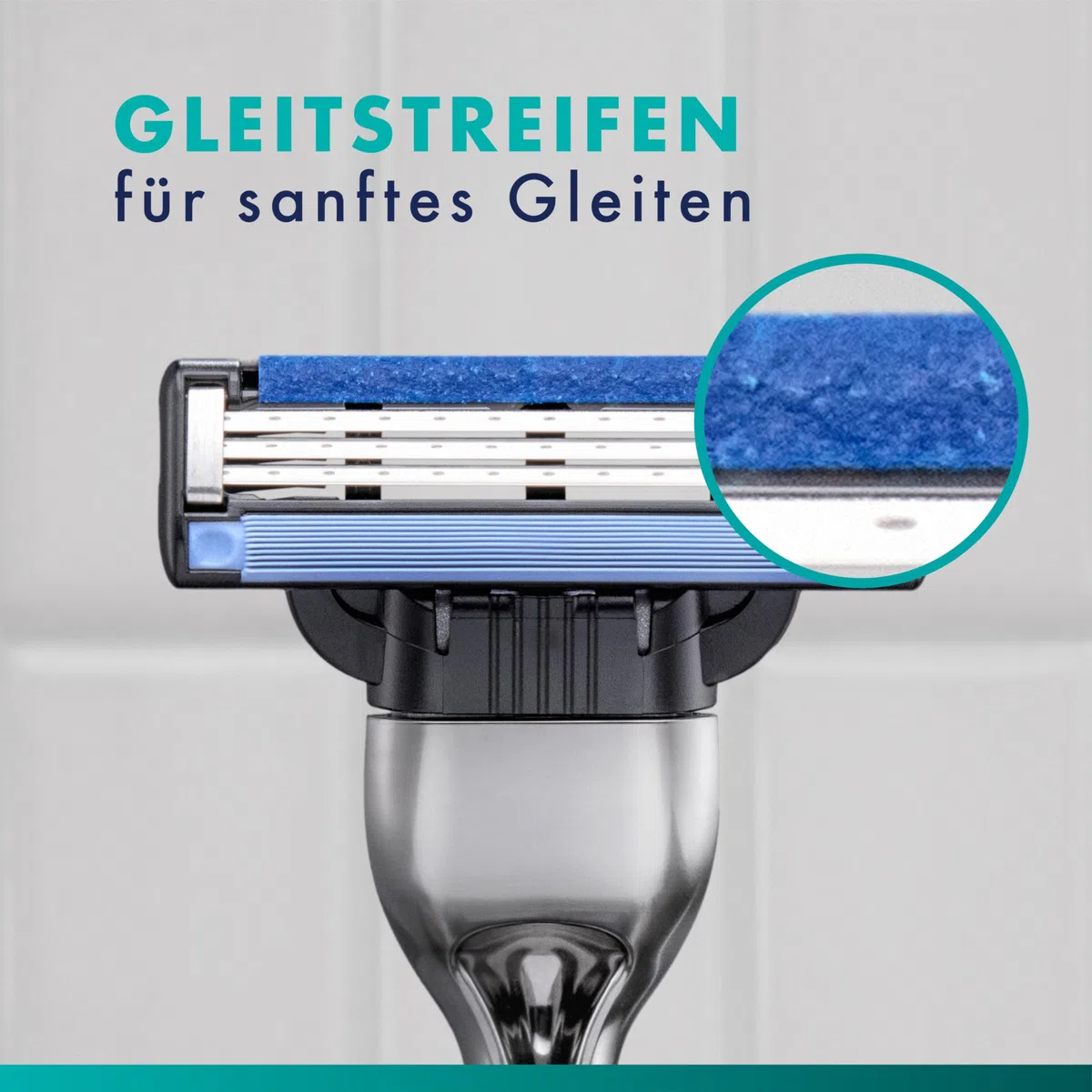 Gillette Mach3 Standard Rasierer Herren, UEFA Champions League Special Edition — Inkl 1 Nassrasierer, Reiseschutzkappe, 12 Ersatzklingen mit Gleitstreifen und Klingenbeschichtung — Blau/Grau