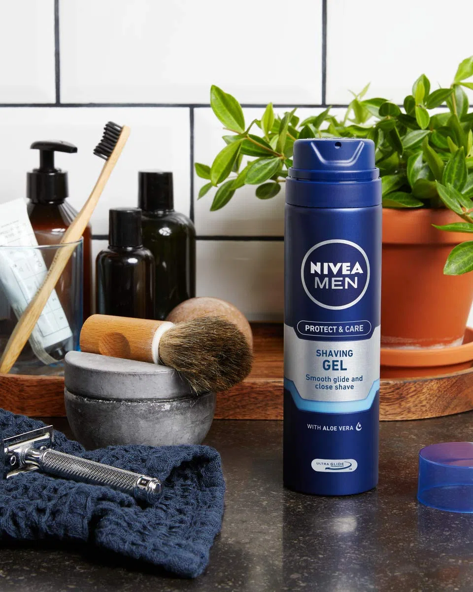 NIVEA MEN Protect & Care Rasiergel im 6er Pack (6 x 200 ml), Schutz und Pflege für eine sanfte Rasur, hautschonendes Rasiergel für Herren