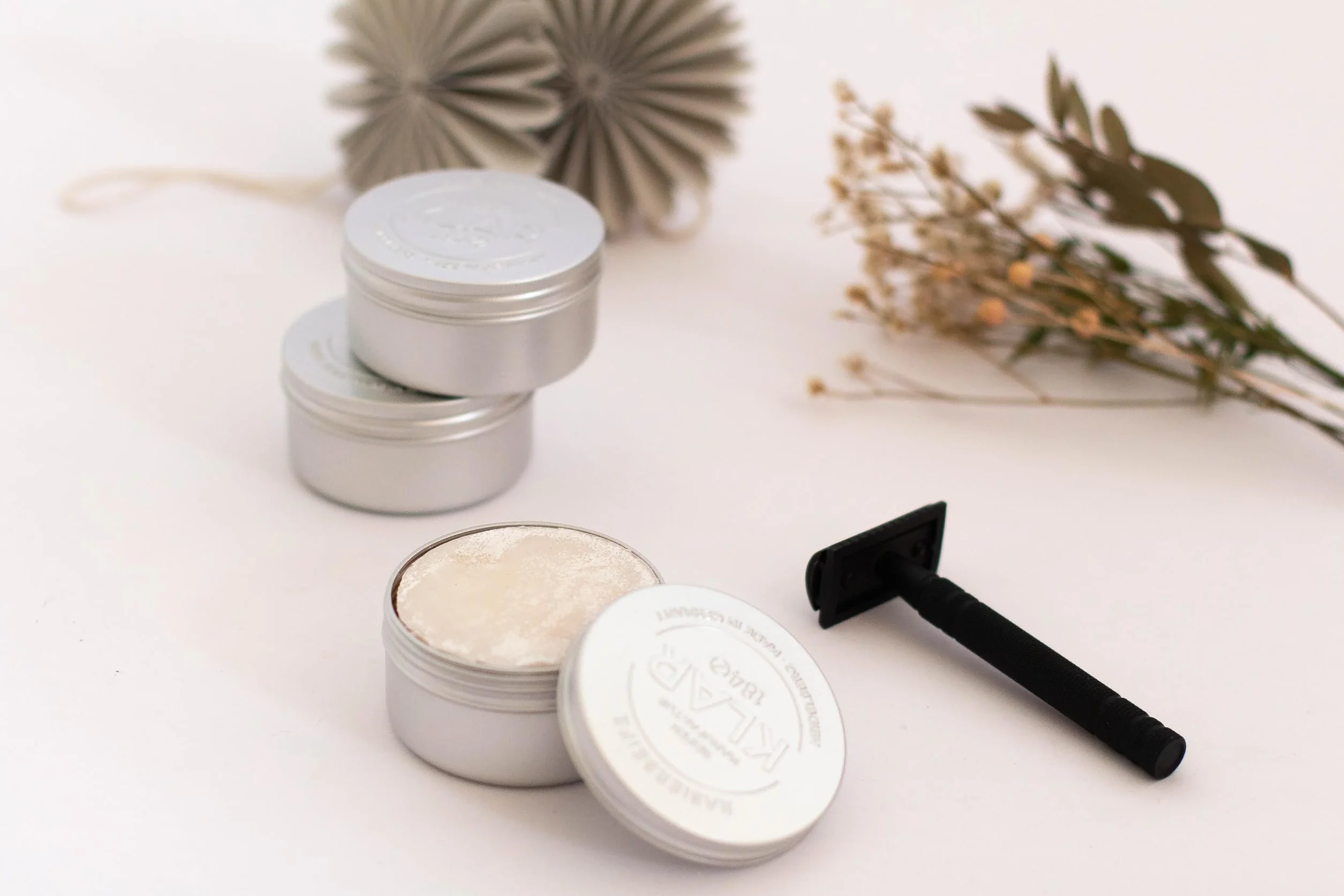 Klar Seifen Rasierseife Lemongrass, 110g, im Alutiegel, geeignet für empfindliche bis trockene Haut, Duft exotisch – frisch, Seife 10000728