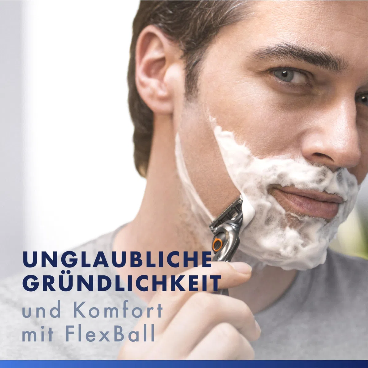 Gillette Fusion5 Proglide Rasierer Herren — Inkl. 1 Nassrasierer 10 Ersatzklingen mit Neuem Everglide Gleitstreifen für Noch Sanfteres Gleiten — Silber/Schwarz