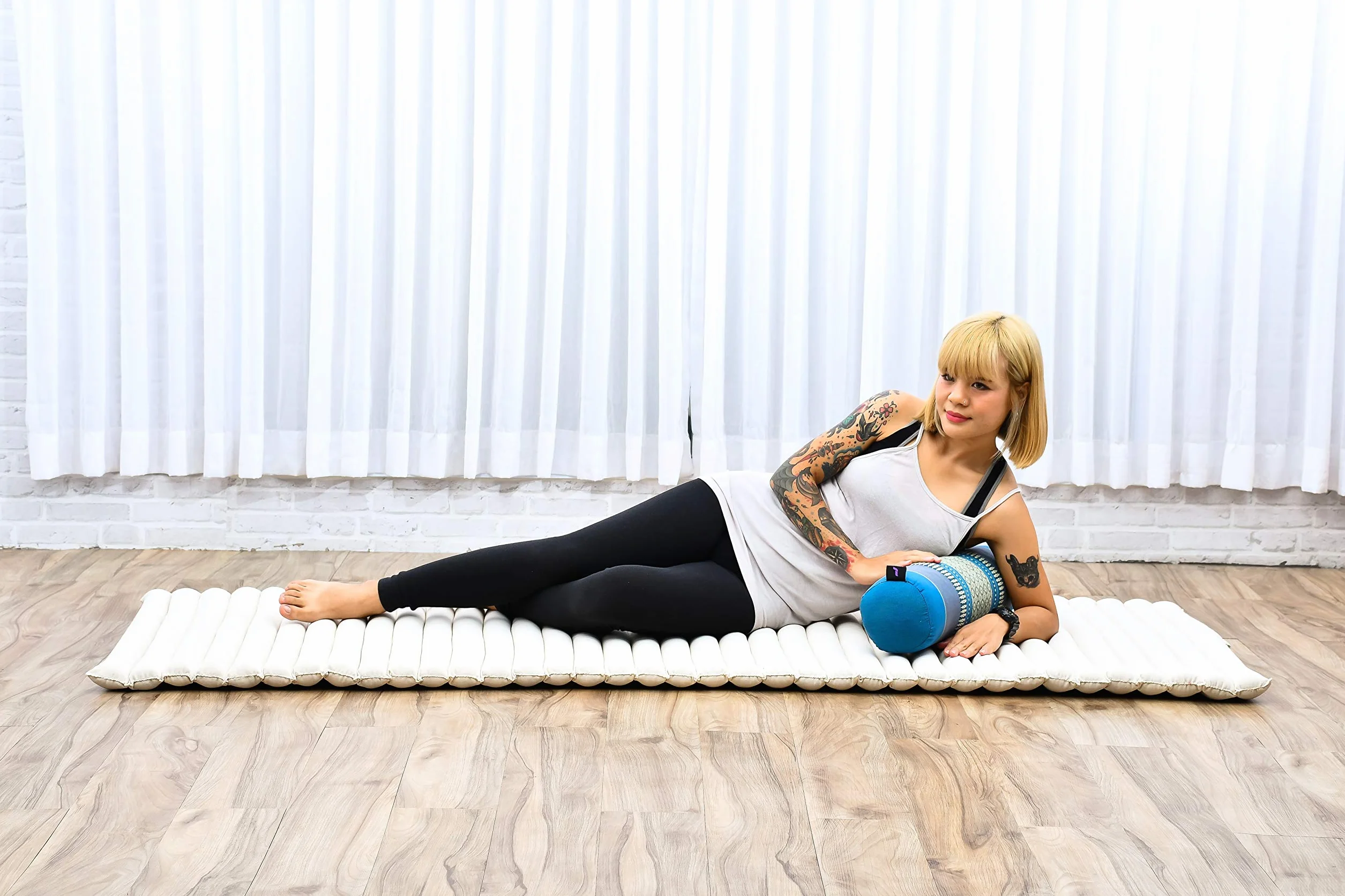 Leewadee Yoga Bolster - Kompakte Kapok Rolle für Yoga, Meditation & Massage